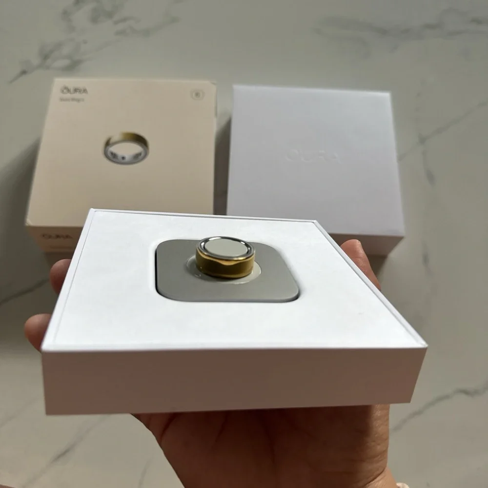 Oura Ring 4 in Elegant Gold